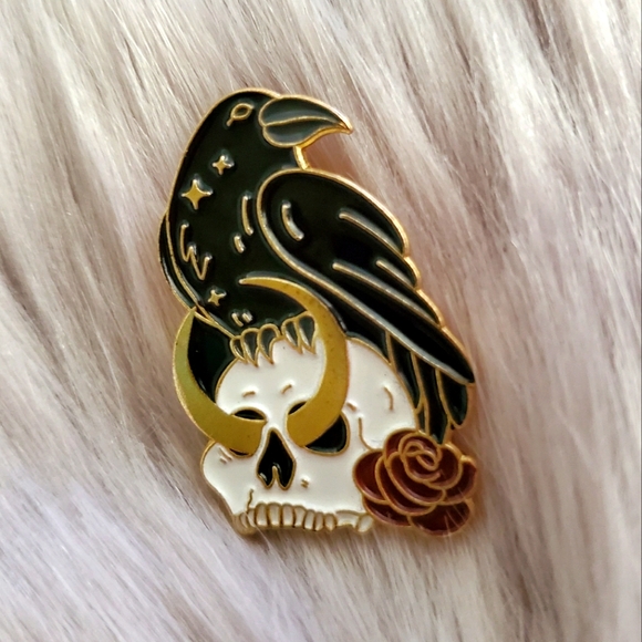 Raven enamel pin - Picture 1 of 2